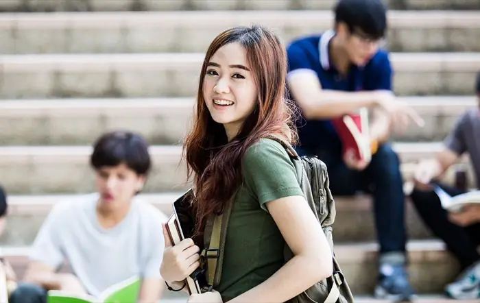 Mahasiswa dari berbagai latar belakang belajar hukum Kelompok mahasiswa hukum Korea yang beragam